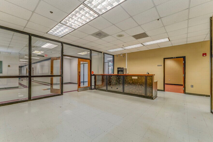 More Photos Of 13 Rome Rd SW, Cave Spring Office For Sale