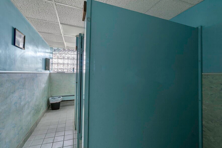 More Photos Of 646 Cayuga Dr, Niagara Falls Religious Facility For Sale