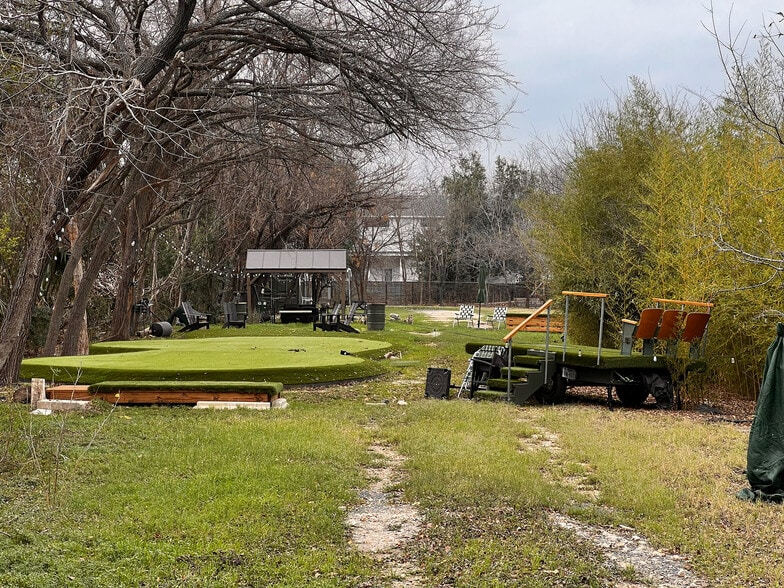 More Photos Of 914 Shady Ln, Austin Land For Lease