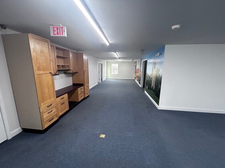 More Photos Of 6008 Fair Oaks Dr, Frederick Flex For Lease