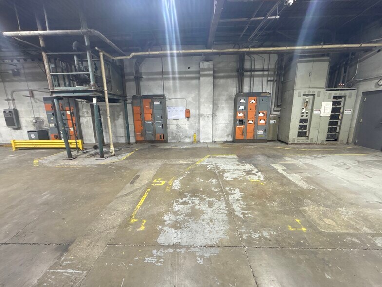 More Photos Of 315 N 9th St, St Charles Distribution For Lease