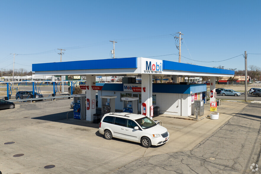 Primary Photo Of 5803 Lewis Ave, Toledo Service Station For Sale