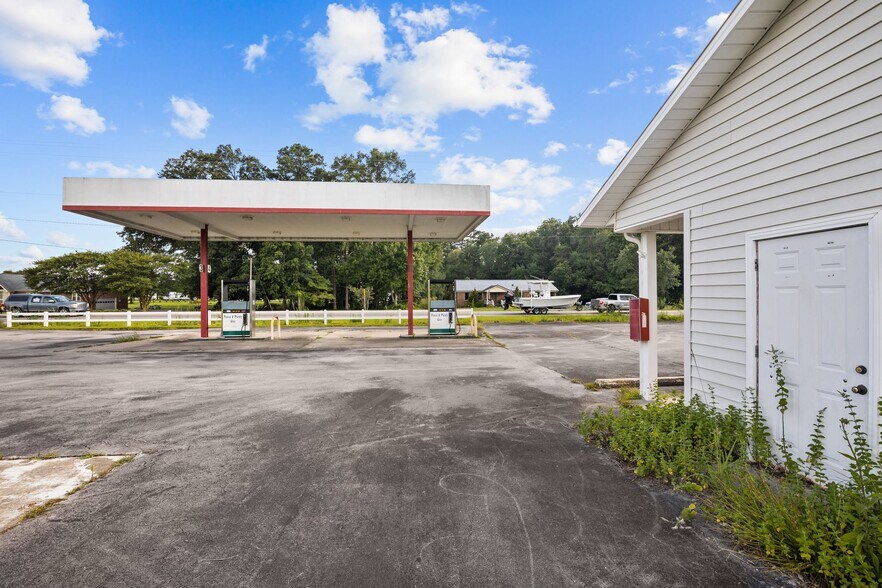 More Photos Of 3560 NC Hwy 43 Hwy N, Vanceboro Convenience Store For Sale