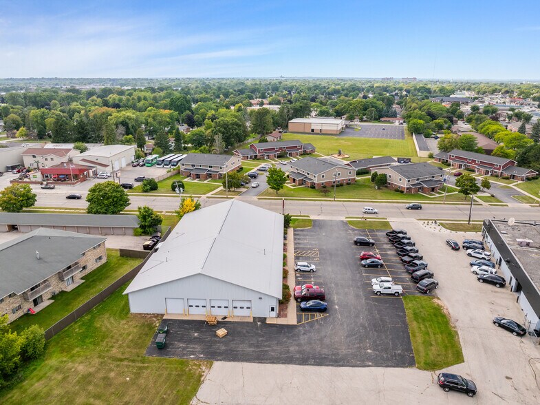 More Photos Of 821 Lime Kiln Rd, Green Bay Flex For Lease