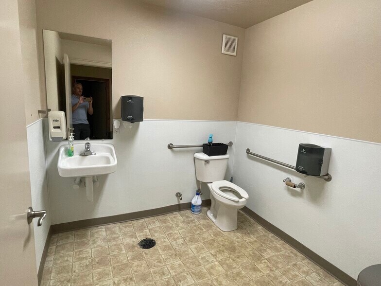 More Photos Of 1693 W American Way, Payson Warehouse For Lease