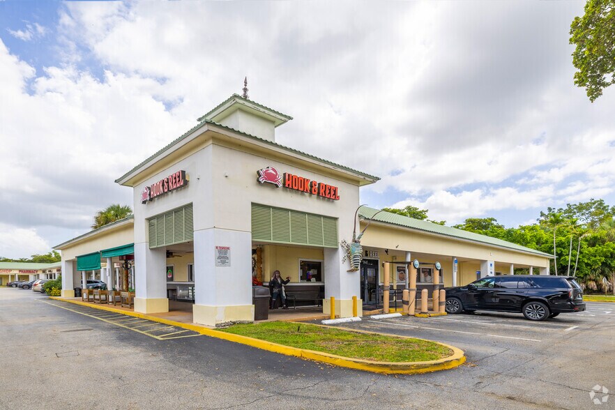 More Photos Of 7841-7899 Pines Blvd, Pembroke Pines Supermarket For Sale