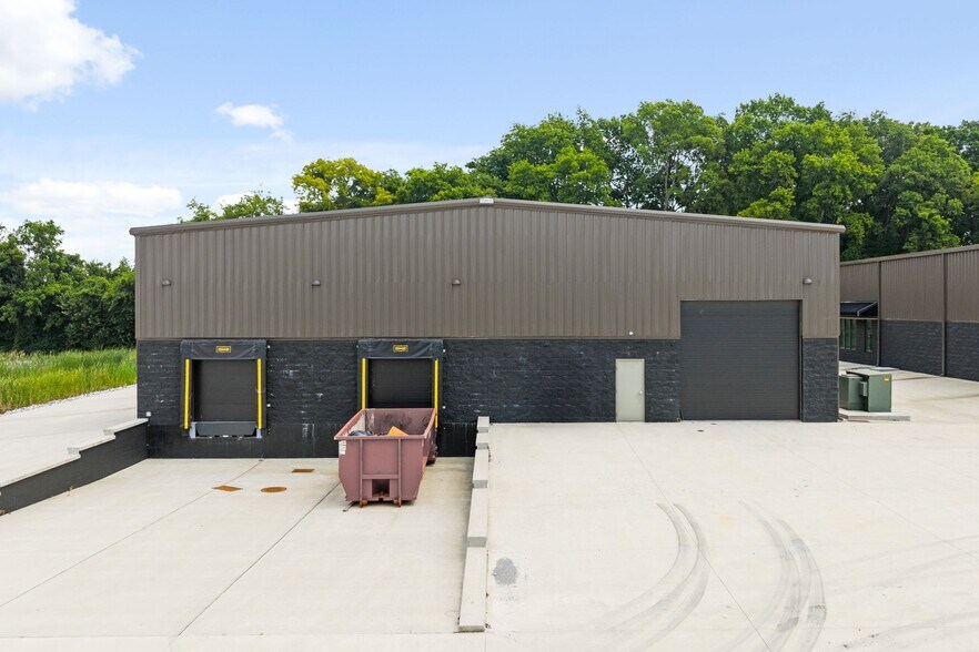 More Photos Of 1170 Dunlop Ln, Clarksville Industrial For Lease