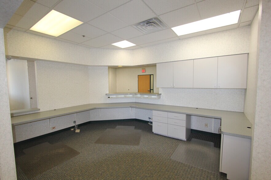 More Photos Of 471 W Army Trail Rd, Bloomingdale Medical For Lease
