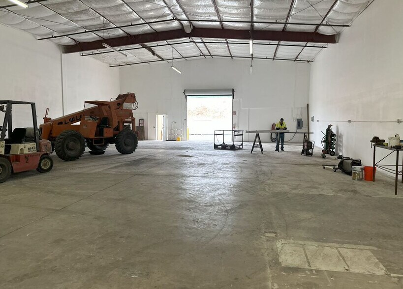 More Photos Of 19011 Mermack Rd, Lake Elsinore Manufacturing For Lease