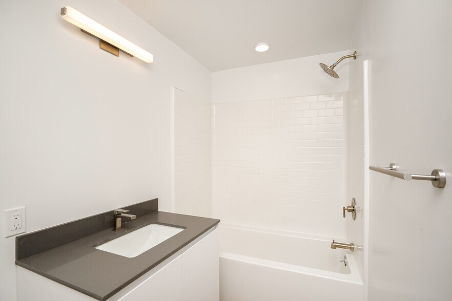 More Photos Of 14629 W Erwin St, Van Nuys Apartments For Sale