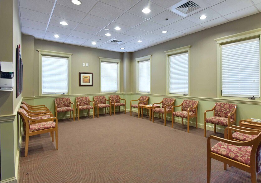 More Photos Of 354 E Washington Ave, Ashburn Healthcare For Sale
