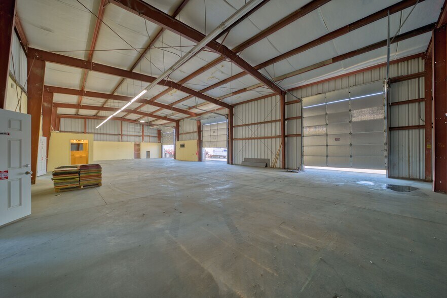 More Photos Of 800 Margaret St, Pahrump Manufacturing For Lease