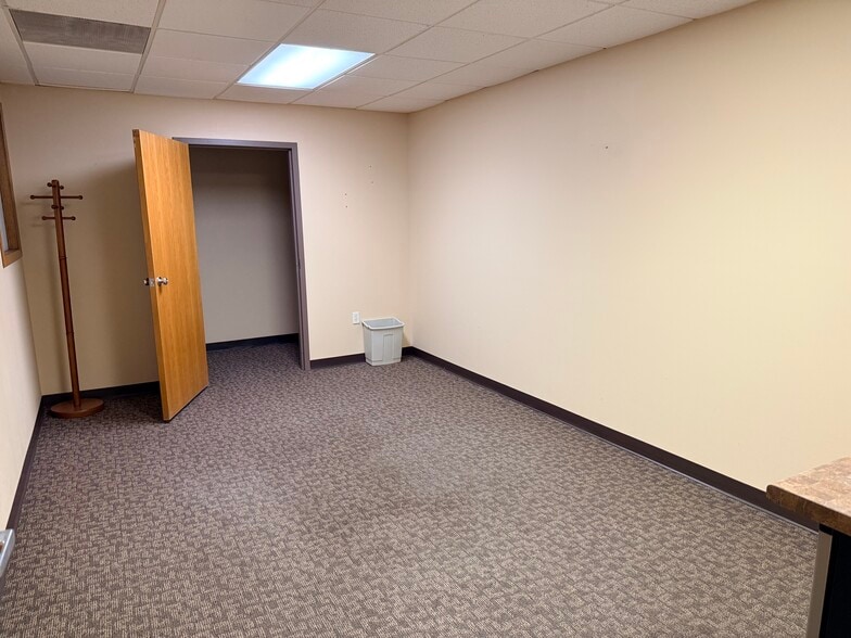 More Photos Of 1001 Arboretum Dr, Waunakee Flex For Lease