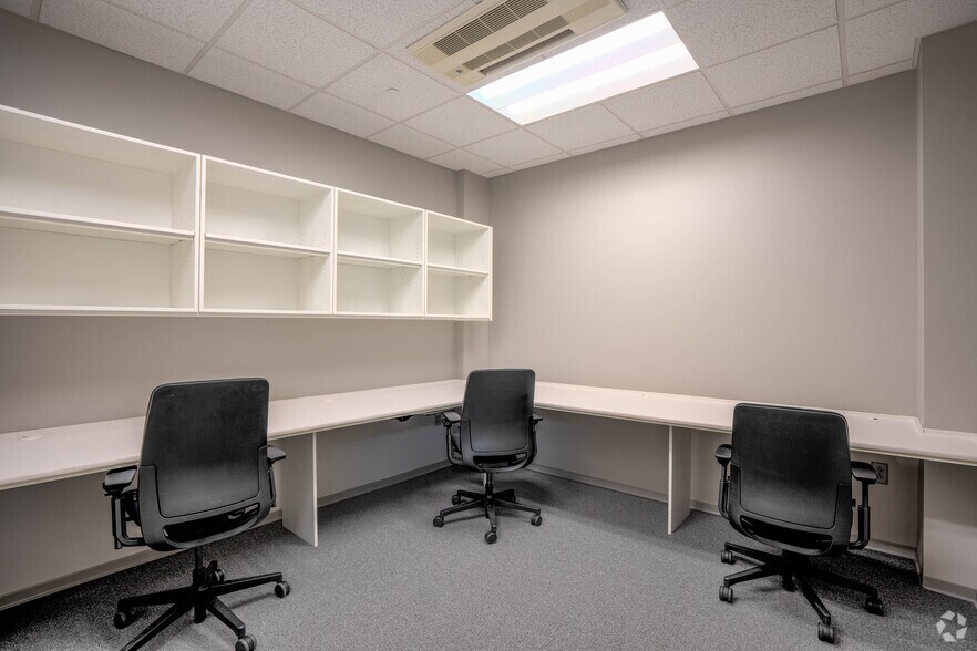 More Photos Of 2321 Energy Dr, Louisville Coworking Space