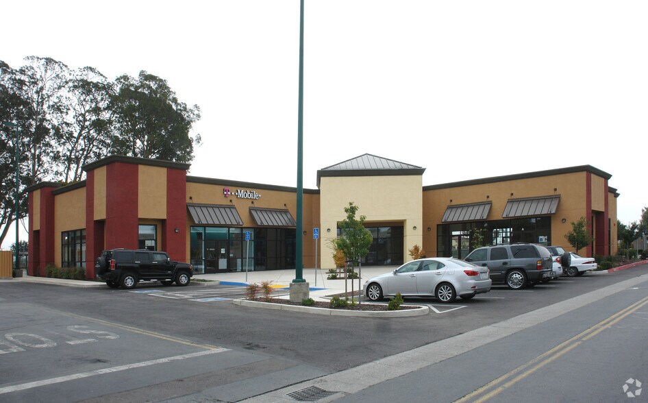 Primary Photo Of 903-971 N Main St, Salinas Storefront For Lease