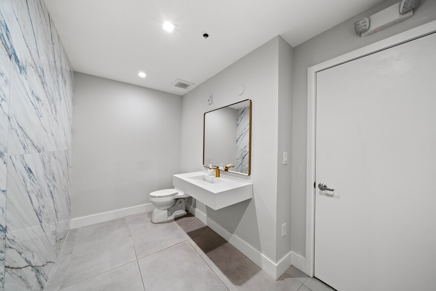 More Photos Of 17401 NW 2nd Ave, Miami Warehouse For Sale
