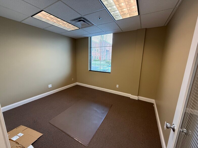 More Photos Of 444 Lewis Hargett Cir, Lexington Office For Sale