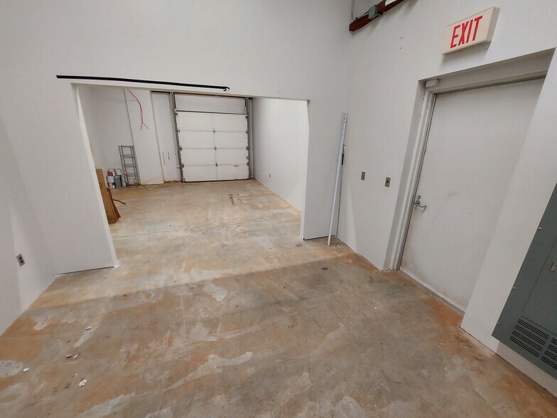 More Photos Of 625 Hutton St, Raleigh Showroom For Lease