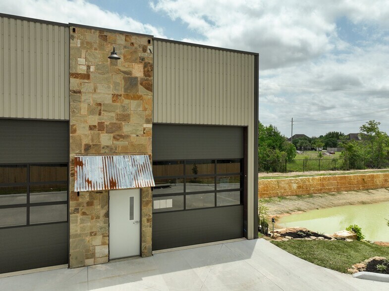 More Photos Of 17214 Huffmeister Rd, Cypress Showroom For Sale