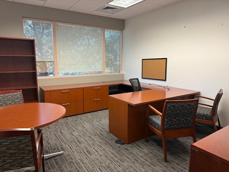 More Photos Of 1560 Sawgrass Corporate Pkwy, Sunrise Office For Lease
