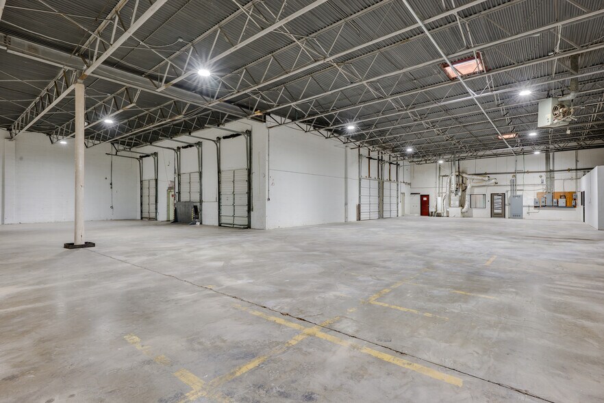 More Photos Of 1241-1243 Majesty Dr, Dallas Warehouse For Lease