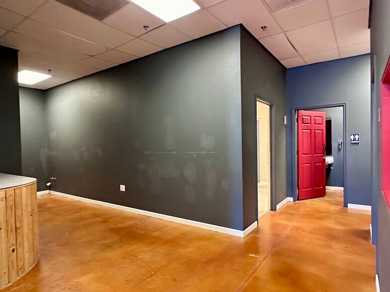 More Photos Of 8142 Shin Oak Dr, San Antonio Unknown For Lease