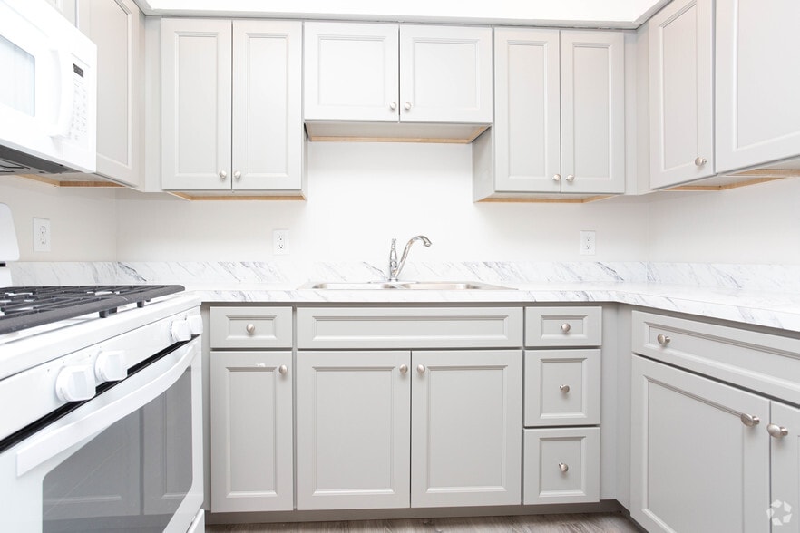 More Photos Of 2400 Woodhill Dr, Lexington Apartments For Sale