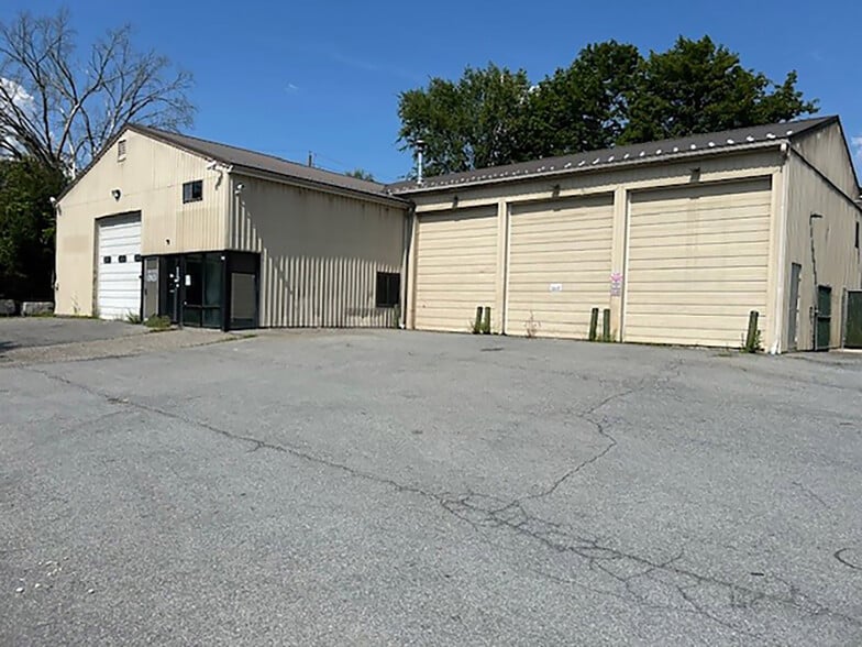 Primary Photo Of 1581 Route 211 E, Middletown Storefront For Lease