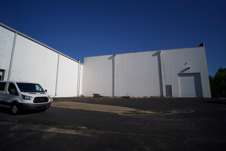 More Photos Of 6352 Airway Dr, Indianapolis Manufacturing For Sale