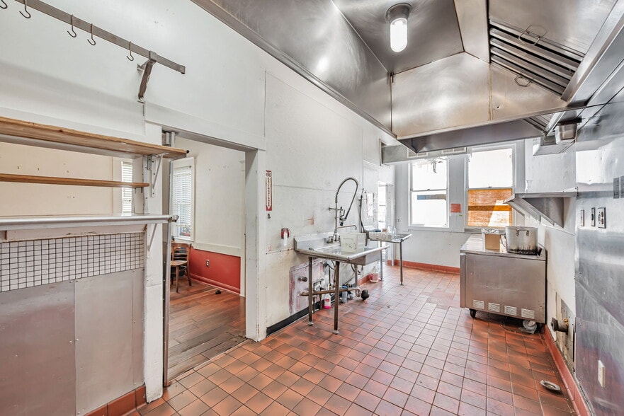 More Photos Of 408-412 Cortland Ave, San Francisco Storefront Retail Residential For Lease