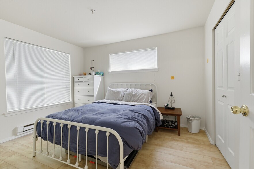 More Photos Of 13310 Greenwood Ave N, Seattle Apartments For Sale