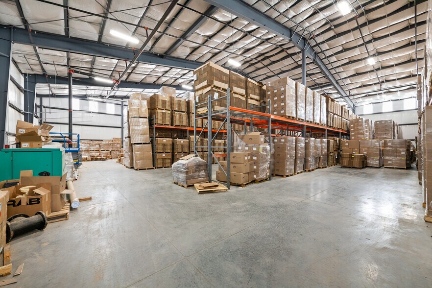 More Photos Of 97 S Red Willow Rd, Evanston Manufacturing For Sale