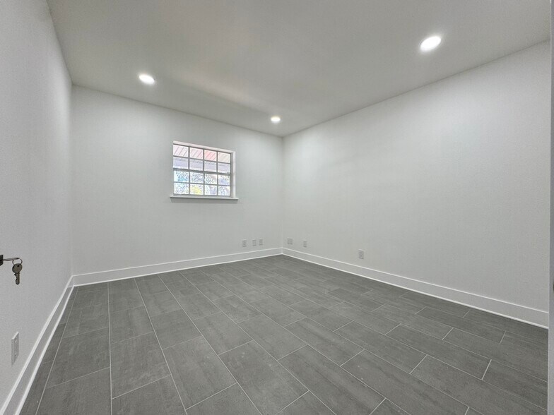 More Photos Of 557 W Plant St, Winter Garden Office For Sale