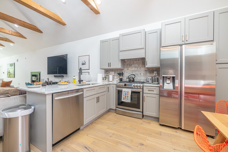 More Photos Of 1404 Allston St, Houston Office For Lease