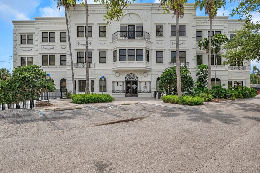 More Photos Of 15500 Roosevelt Blvd, Clearwater Office For Lease