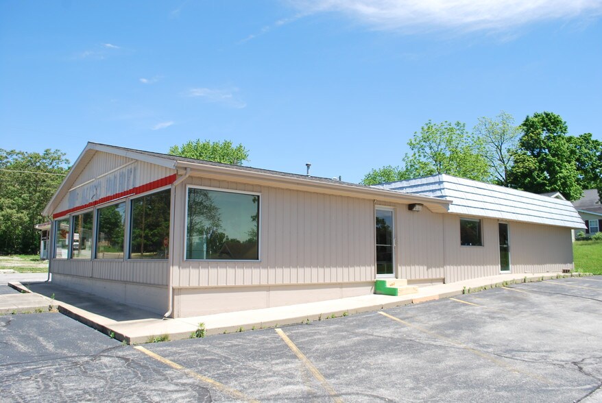 More Photos Of 801 S Walnut St, Hartford City Freestanding For Sale