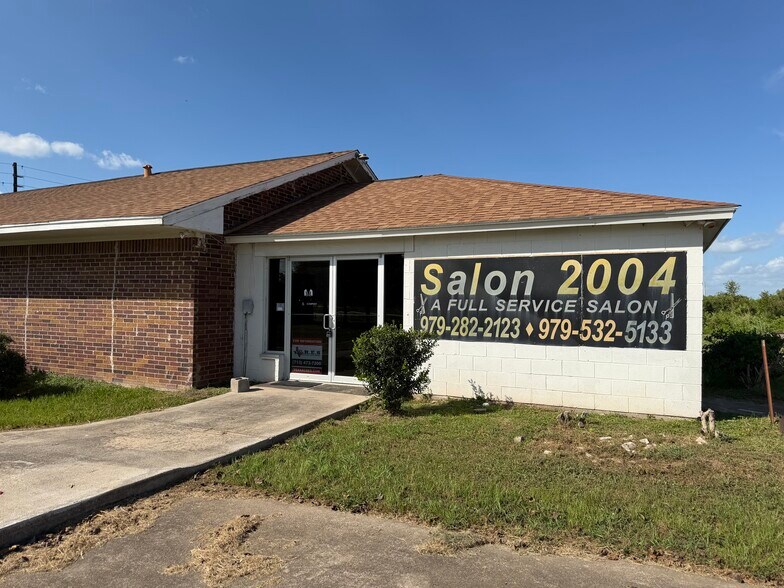 More Photos Of 111 County Road 227, East Bernard Freestanding For Lease
