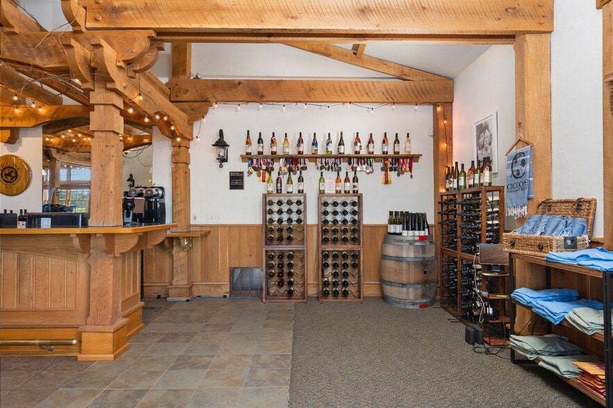 More Photos Of 10343 E Hilltop Rd, Suttons Bay Winery Vineyard For Sale