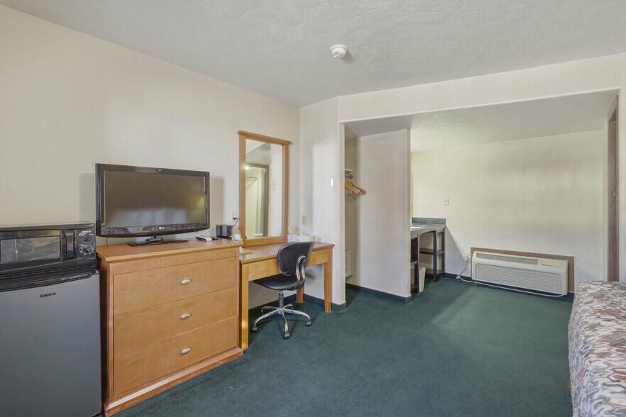 More Photos Of 311 E Main St, Vernal Hotel For Sale