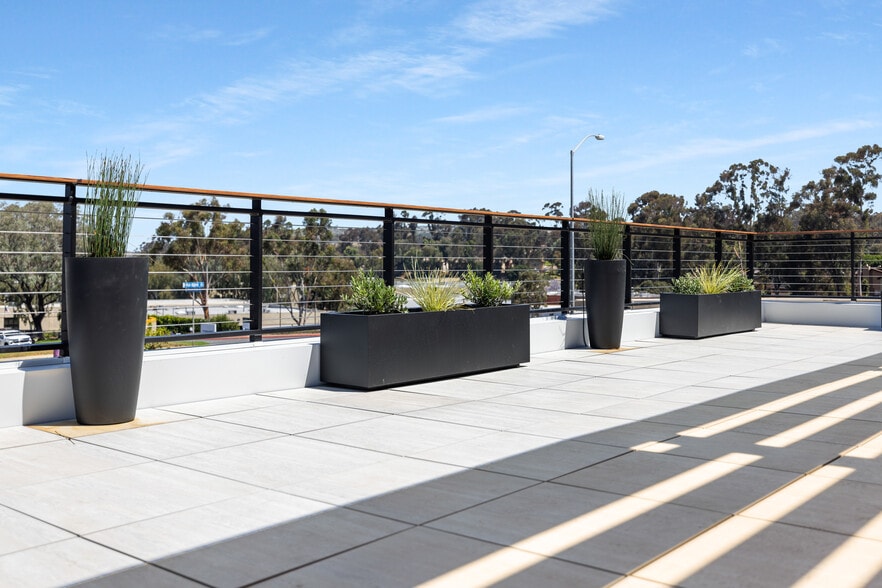 More Photos Of 10225 Willow Creek Rd, San Diego Light Manufacturing For Lease