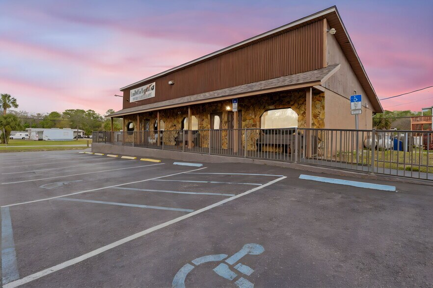 Primary Photo Of 7390 Shoal Line Blvd, Weeki Wachee Specialty For Sale