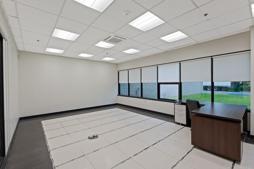 More Photos Of 1 Alpine Ct, Chestnut Ridge Warehouse For Lease