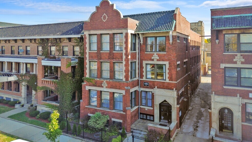 More Photos Of 5017 S Drexel Blvd, Chicago Apartments For Sale