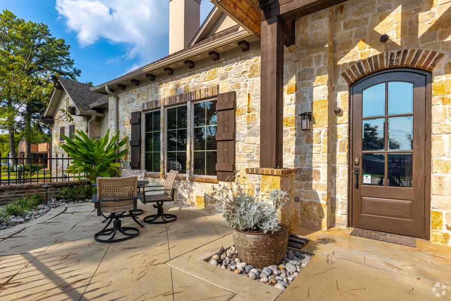 More Photos Of 1518 Colony Cir, Longview Office For Lease