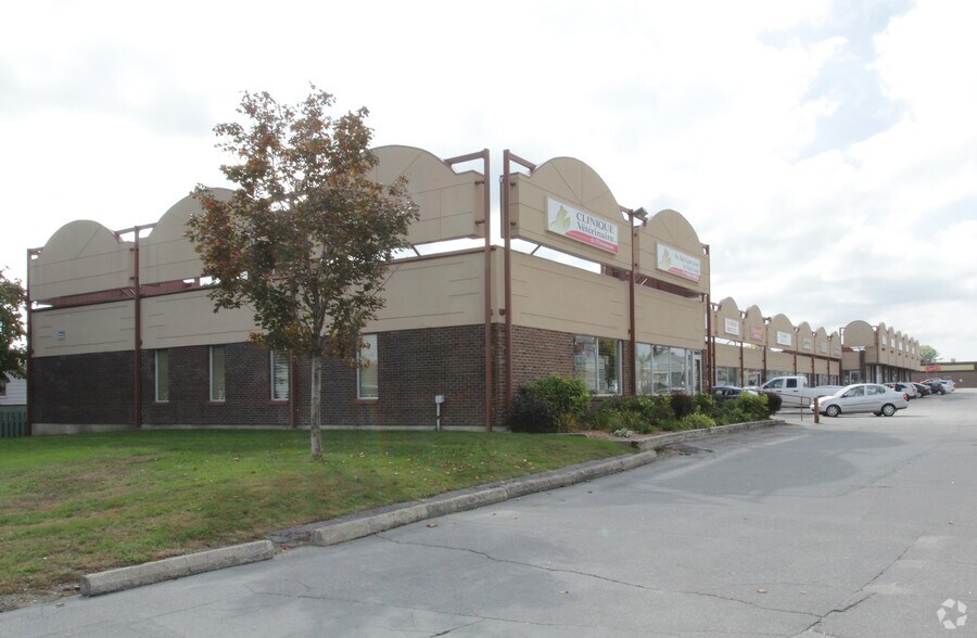 More Photos Of 922 Boul Maloney E, Gatineau Storefront Retail Office For Lease