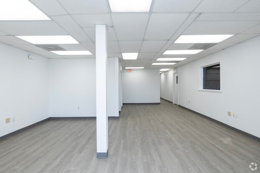 More Photos Of 7818 Depot Ln, Tampa Warehouse For Lease