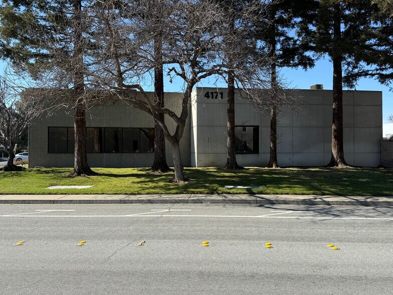 More Photos Of 4171 Business Center Dr, Fremont Manufacturing For Sale