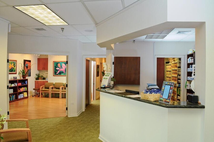 More Photos Of 438-444 Hobron Ln, Honolulu Office For Lease