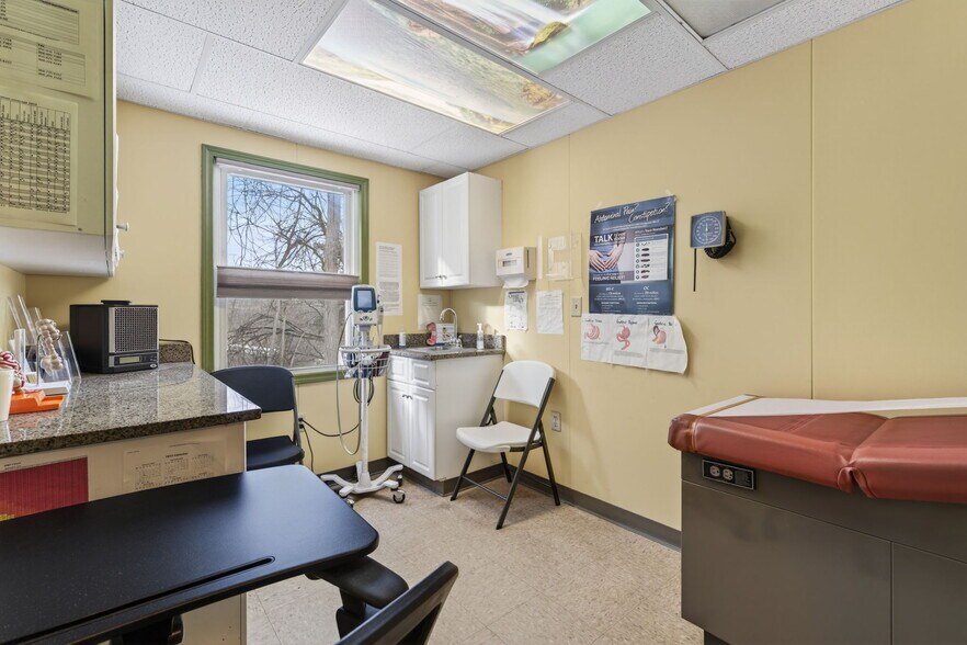 More Photos Of 301 Hurley Ave, Kingston Office For Sale