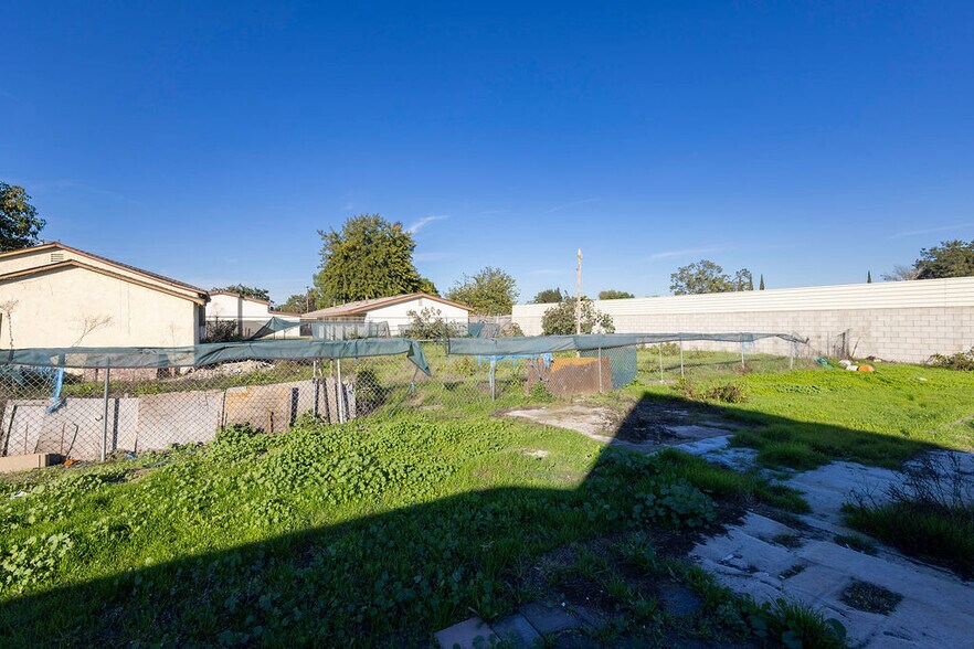More Photos Of 1230 S Wilmington Ave, Compton Apartments For Sale